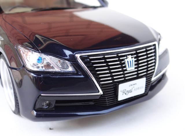 TOYOTA CROWN AWS210 RoyalSaloon