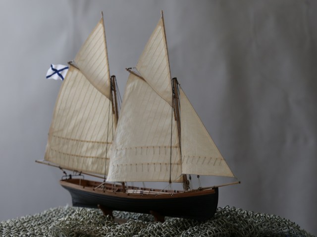 16-ти весельный катер с парусным вооружением 1:35