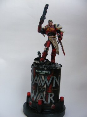 Пехотинец из Warhammer 40 000 (Blood Raven)