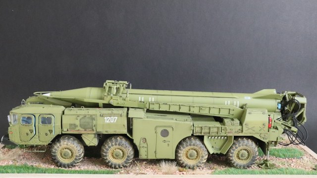 ракетная установка  9К72 «Эльбрус», на базе тягача МАЗ- 543.