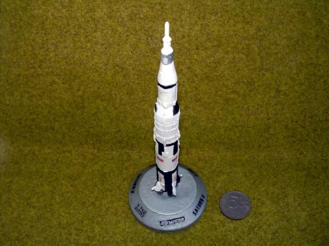 Saturn V  (1/750)