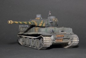 Немецкий тяжёлый танк PzKpfw VI Ausf E "Тигр" №334
