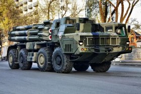 РСЗО 9К58 и PHL03 Смерч