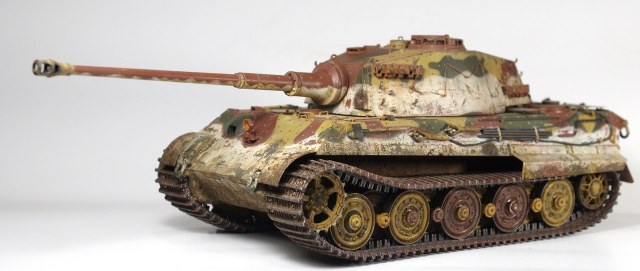 King Tiger late production w/new pattern track