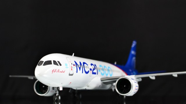 МС-21-300 RA-73051