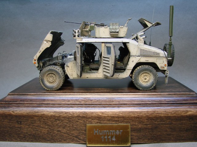Hummer M-1114