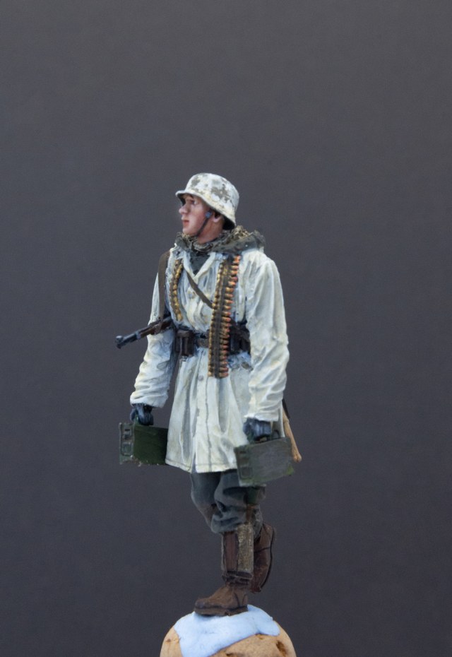 Немецкий солдат из состава пулеметного расчета MG-42, Харьков 1943.