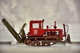 Бульдозер ДТ-75Н с баровой грунторезной машиной МЗЦ-75