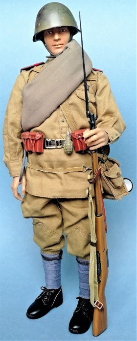 Фигура красноармейца в летней униформе, 1943-1945 год, масштаб 1/6 (экшен-фигура).