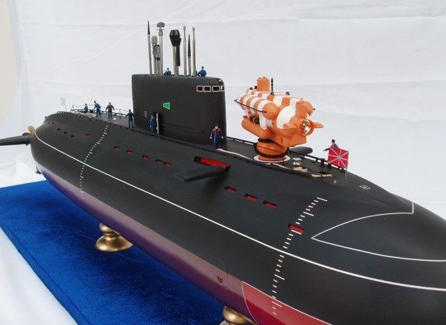 Спасательный аппарат "Бестер" на палубе "Варшавянки"