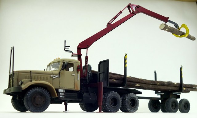 КрАЗ-258 лесовоз с манипулятором