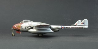 de Havilland Vampire F.3 ( 1/48   Airfix  AX06107  )