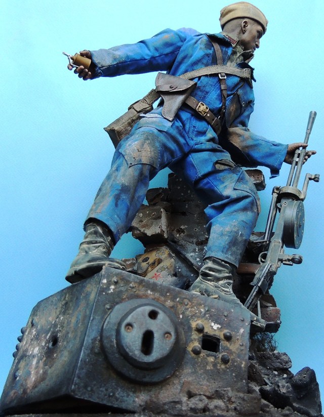 "Безлошадный". Фигура танкиста РККА в летней униформе, 1941-1943 год, масштаб 1/6 (экшен-фигура).