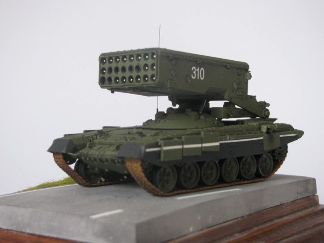 Тяжёлая огнемётная система ТОС-1А "Солнцепёк", 1:72