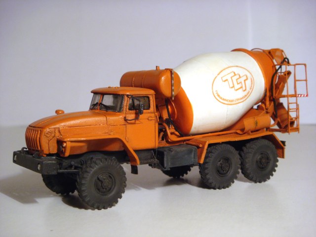 бетономешалка АБС 5ГП на шасси Урал-55571 1:72