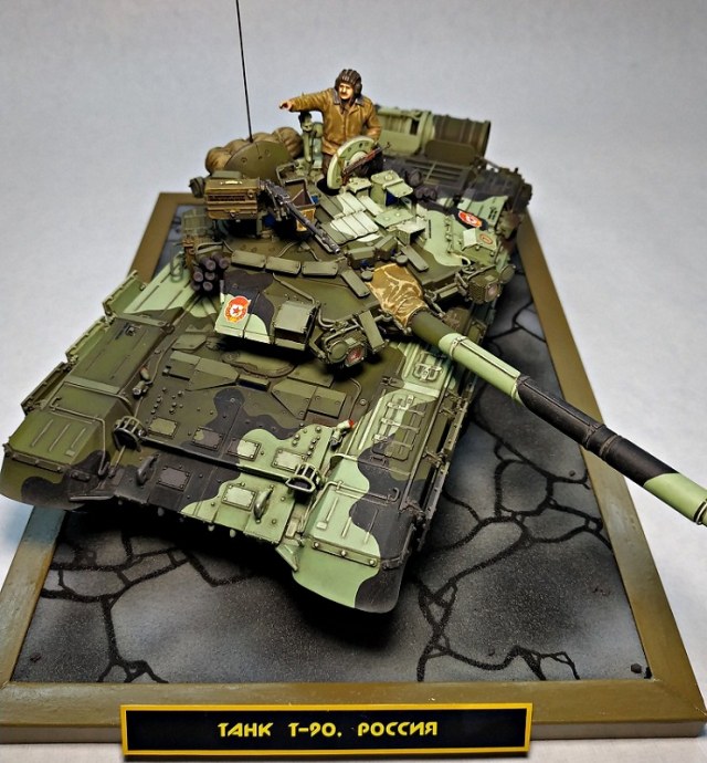 Основной танк российской армии Т-90.