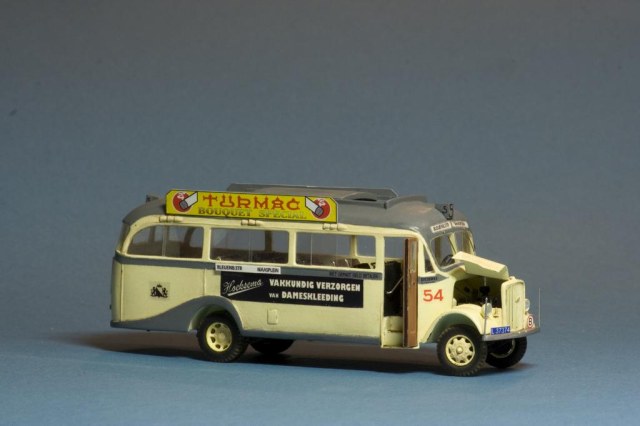 Den Oudsten Opel bus