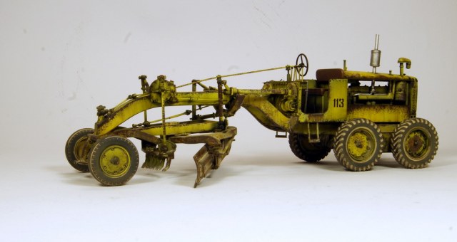 Caterpillar 12 motor grader