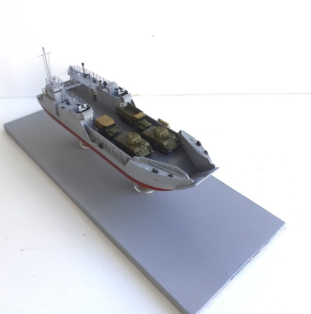 Десантное судно типа "ЛЦТ" (LCT тип6) ДС-13 1/350