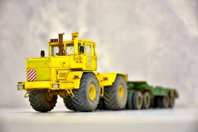 Трактор К-701 с прицепом тяжеловозом ЧМЗАП-5212