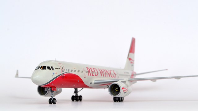Ту-204-100 RedWings RA-64049