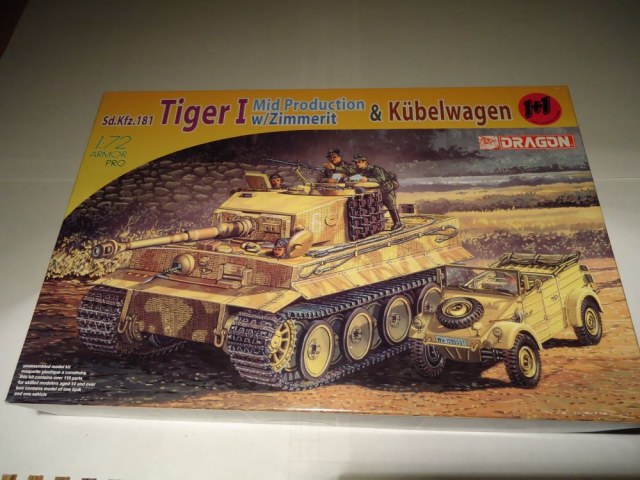 Tiger I mid/ production & Kubelwagen