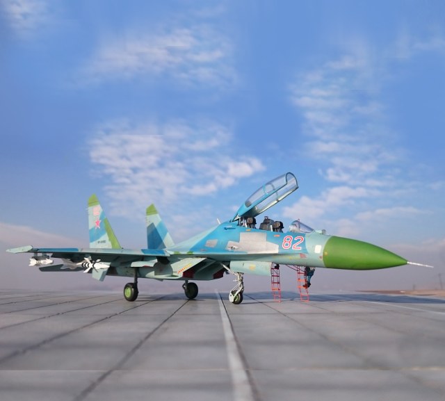 Су-27УБ б/н-82