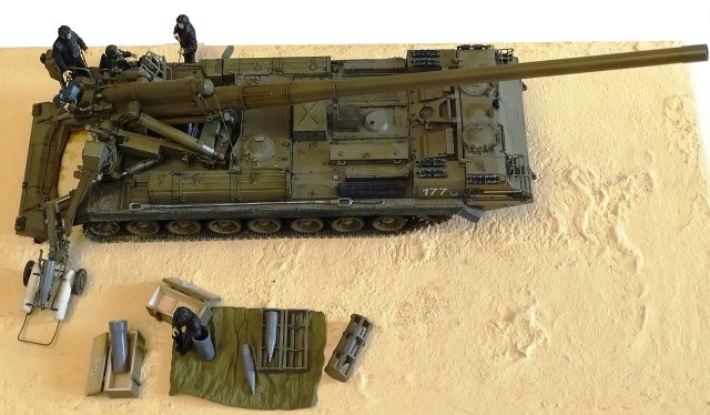 203-мм самоходная пушка 2С7 "Пион"