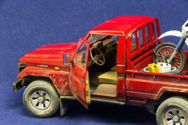 Toyota Land Cruiser Pickup/ Honda XLR 250