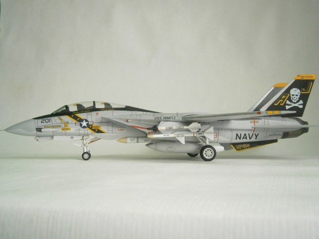 F-14 A TOMCAT     VF-84   " Jolly  Rogers"