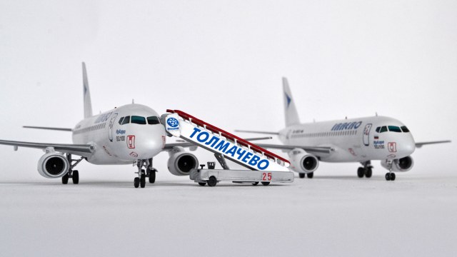 SSJ-100 "ИрАэро" RA-89010 и RA-89008