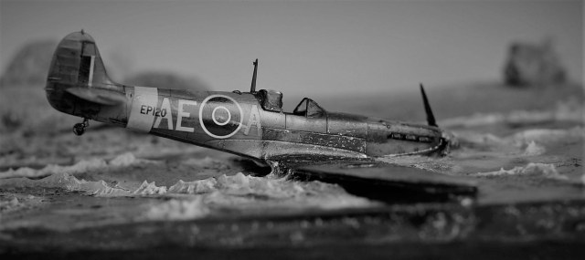 Подбитый у берега моря...