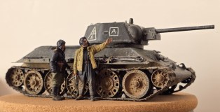 Т-34 УВЗ выпуска весны-лета 1942 года с башней "гайка" с гладкой кромкой.