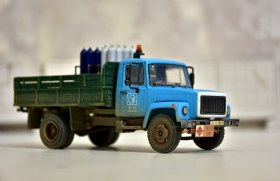 Бортовой ГАЗ-3307 на перевозке баллонов со сварочными газами