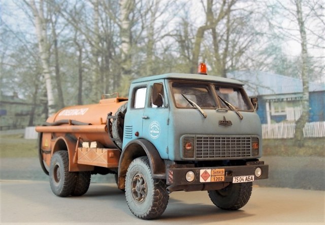 Топливный заправщик ТЗ-7,5