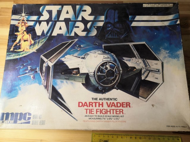 Сборная модель космического истребителя MPC/Ertl 8916 1/36  Star Wars Darth Vader