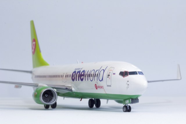 Boeing 737 S7 vp-bkw OneWorld