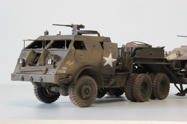 M25 Dragon Wagon U.S. 40-ton tank transporter