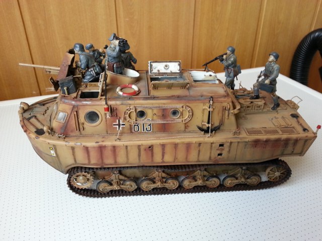 Land-Wasser-Schlepper