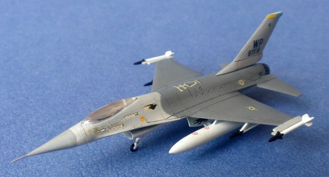 F-16 Fighting Falcon 1:144