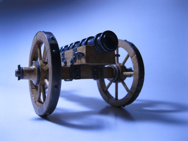 Кулеврина 15 века на полевом лафете.