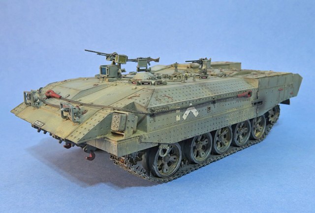 Израильский тяжелый БТР Achzarit ранний