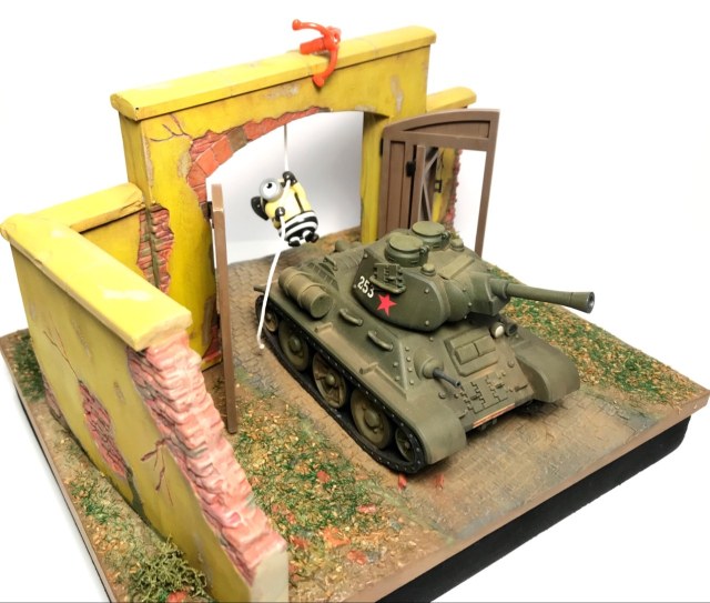 Диорамка Клоп и Миньон