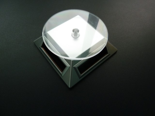 презентатор на солнечных батареях