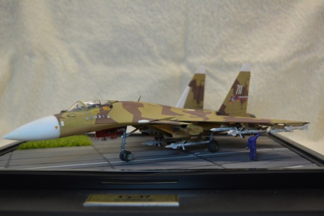 Истребитель СУ-37