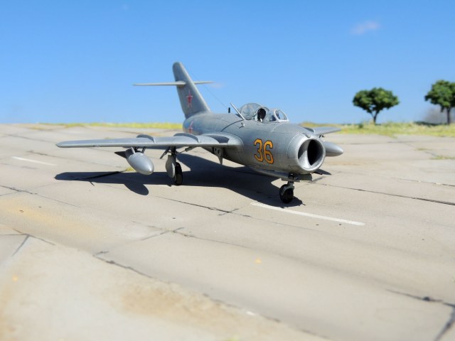 МиГ 15бис 1:72 "ветеран под прикрытием"