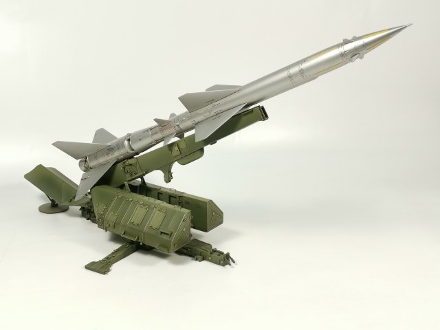 пусковая установка с ЗУР ЗРК С-75 «Двина»