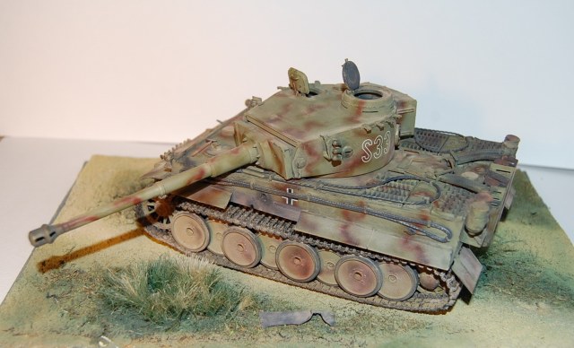 Тигр (на подставке)