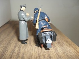 мотоцикл Р-12 и Pak-36 c расчетом