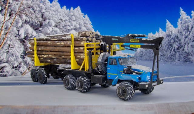 Урал-432010 лесовоз с манипулятором